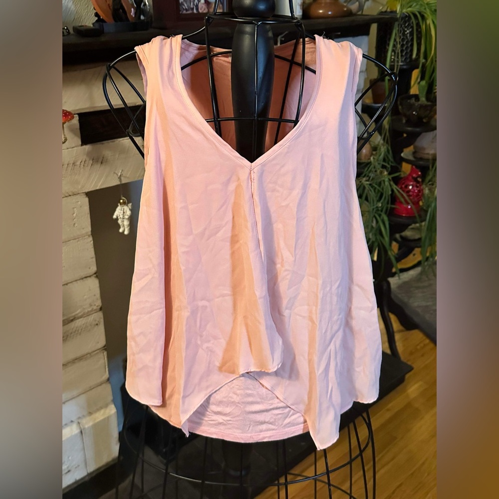 Bar III Women’s small flowy peachy pink tank